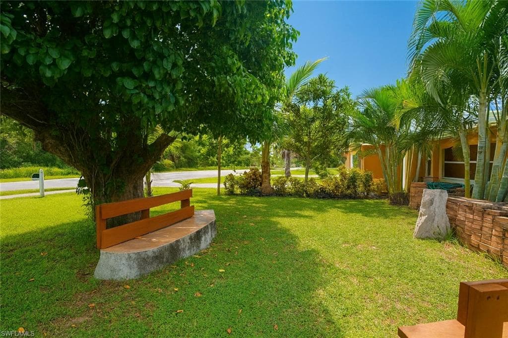 8360 Beacon Blvd, Fort Myers, FL 33907-9