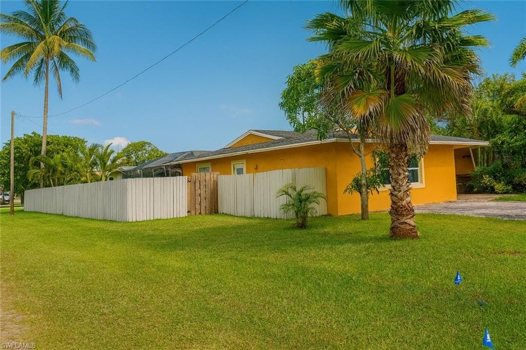 8360 Beacon Blvd, Fort Myers, FL 33907-11