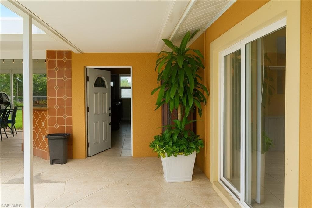 8360 Beacon Blvd, Fort Myers, FL 33907-14