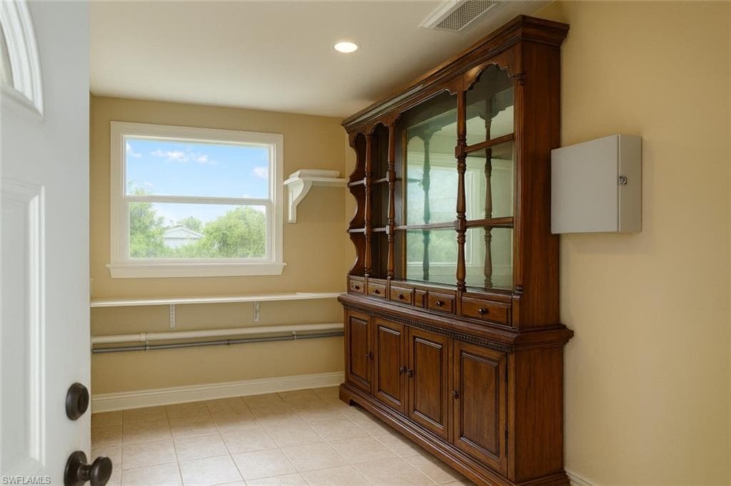 8360 Beacon Blvd, Fort Myers, FL 33907-15