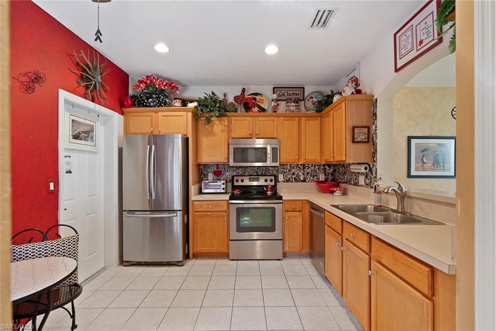 9838 Roundstone Cir, Fort Myers, FL 33967-10