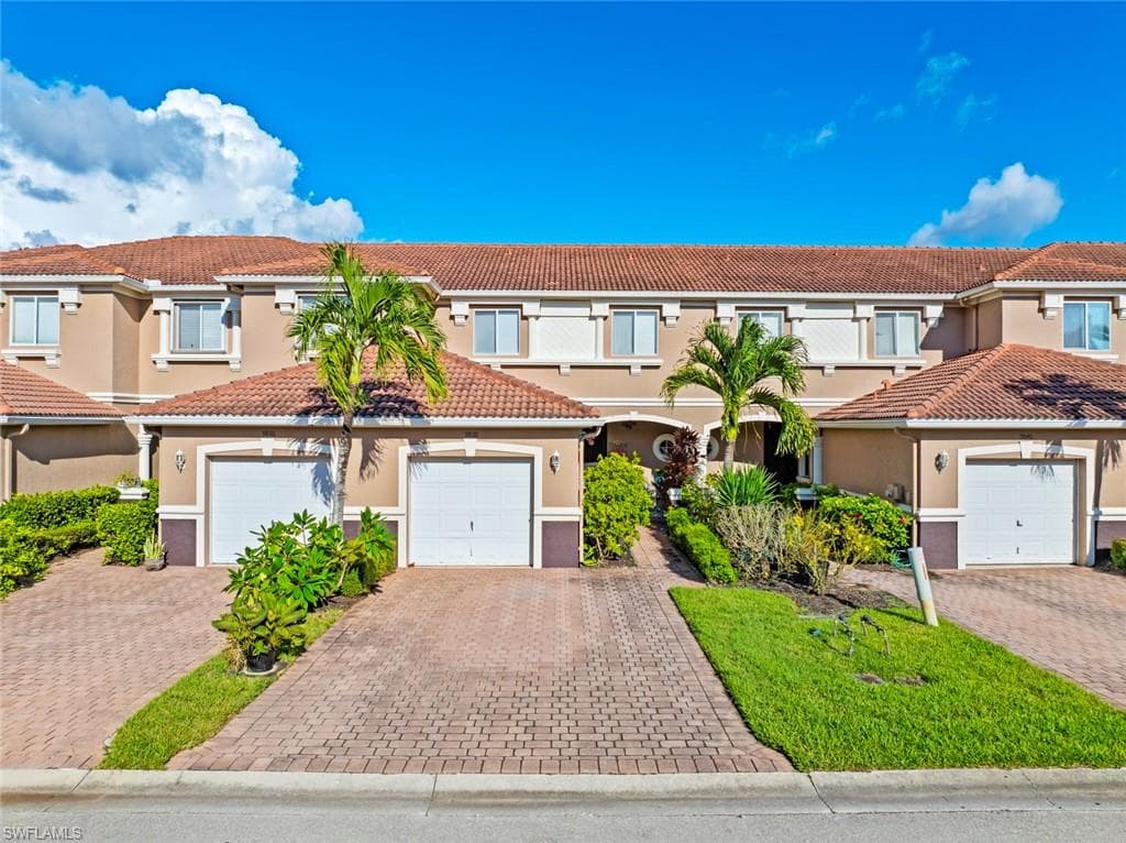 9838 Roundstone Cir, Fort Myers, FL 33967-1
