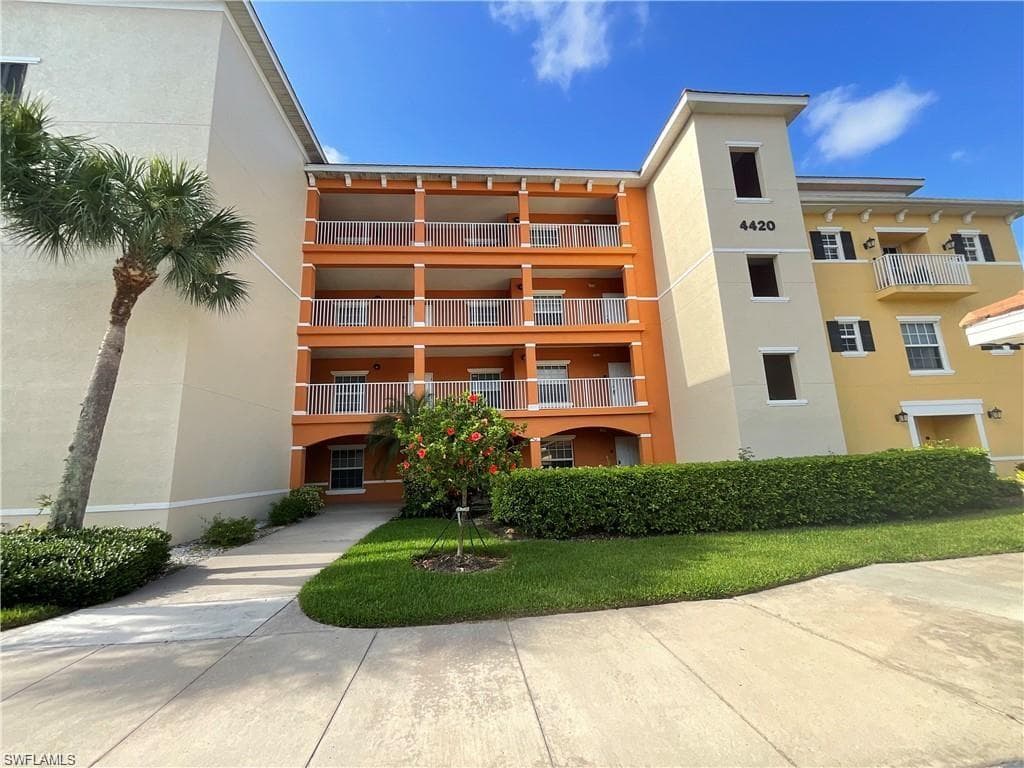 4420 Botanical Place Cir 104, Naples, FL 34112-1