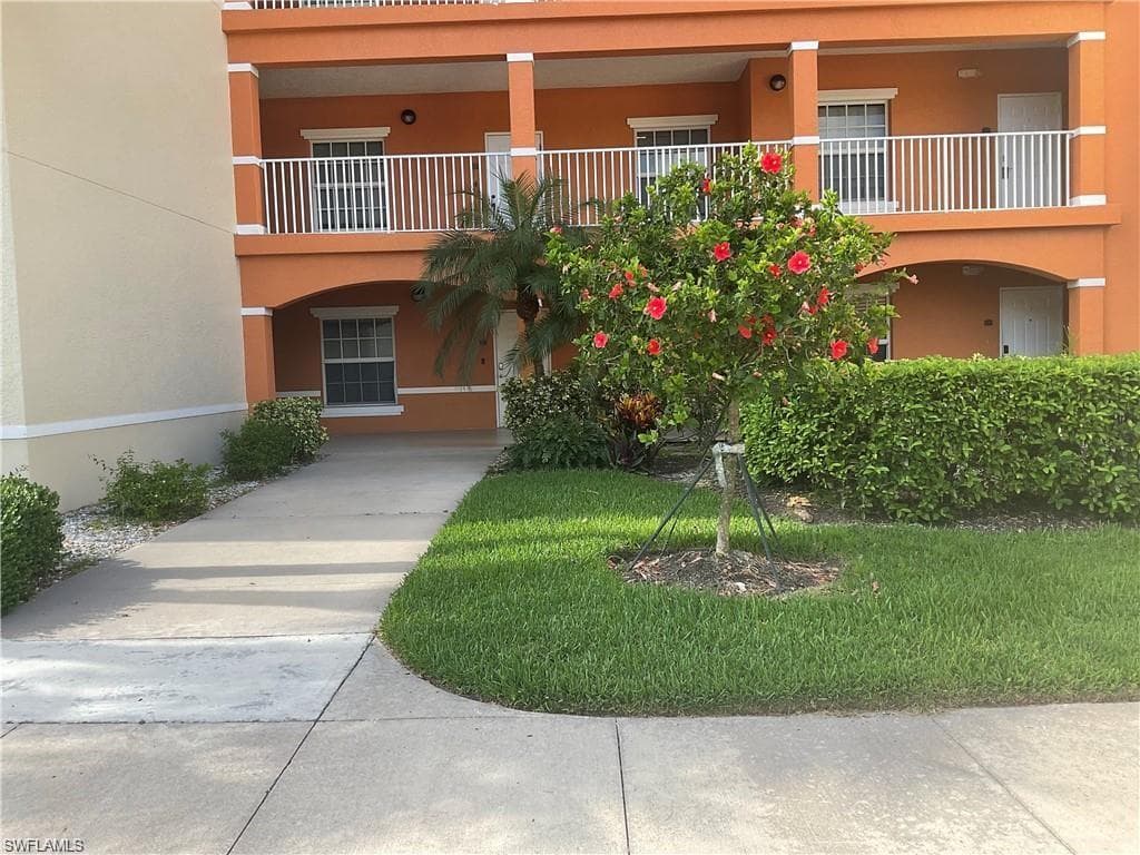 4420 Botanical Place Cir 104, Naples, FL 34112-2