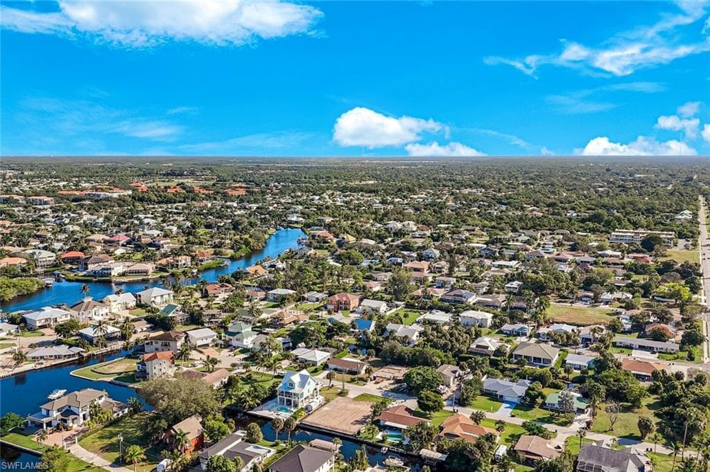 27281 Buccaneer Dr, Bonita Springs, FL 34135-9