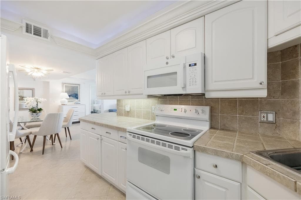 4005 Gulf Shore Blvd N 705, Naples, FL 34103-6