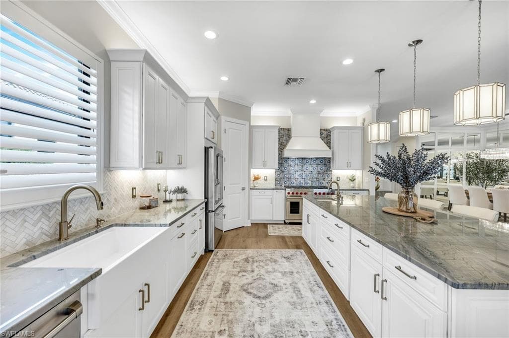 9223 Rialto Ln, Naples, FL 34119-8