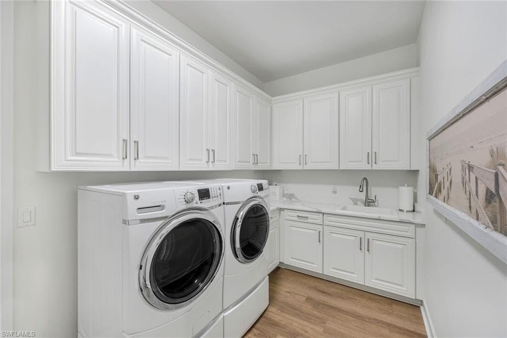 9223 Rialto Ln, Naples, FL 34119-23