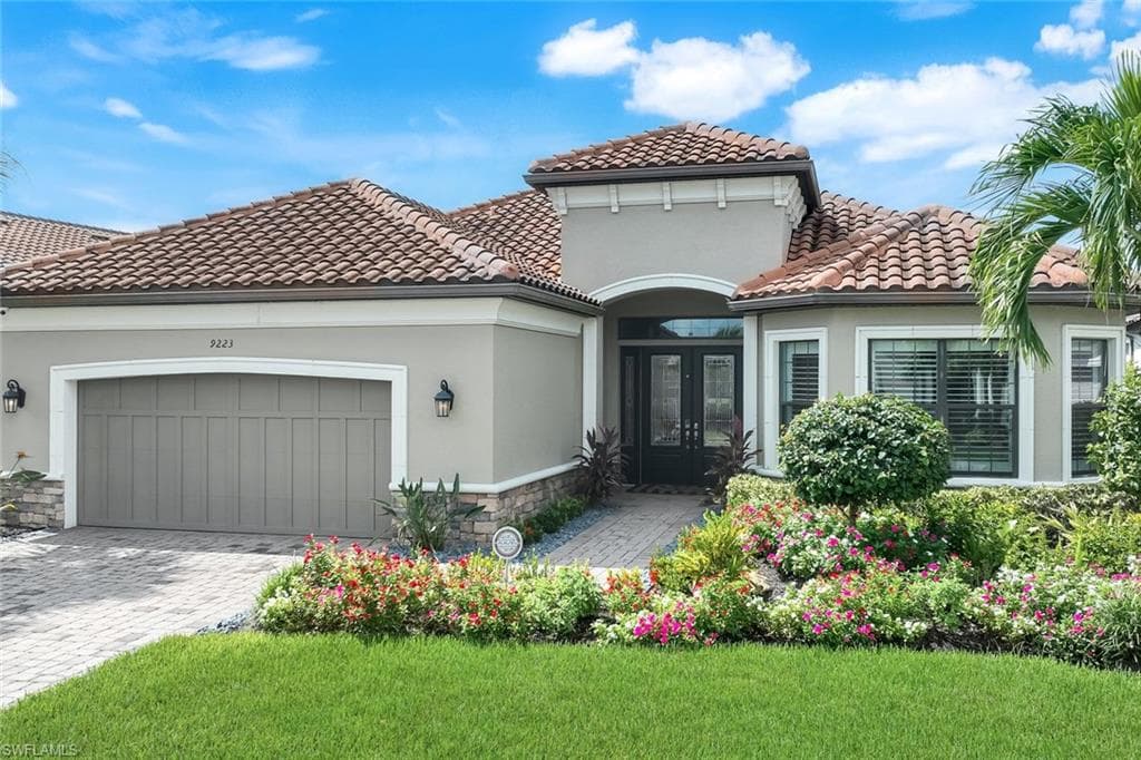 9223 Rialto Ln, Naples, FL 34119-32