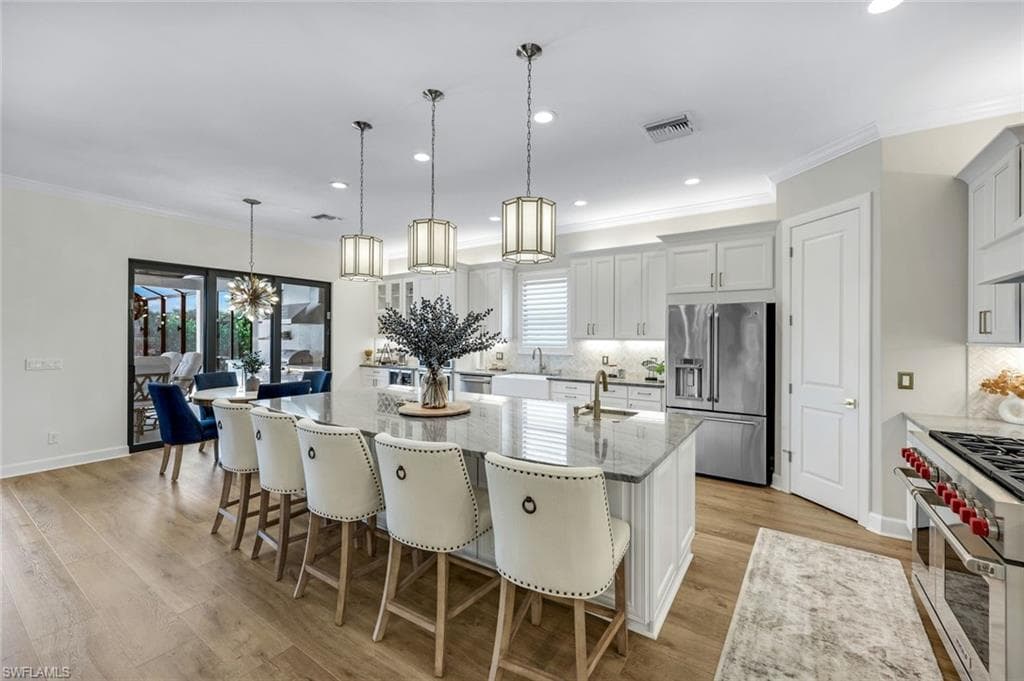 9223 Rialto Ln, Naples, FL 34119-6