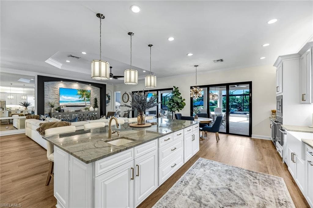 9223 Rialto Ln, Naples, FL 34119-7