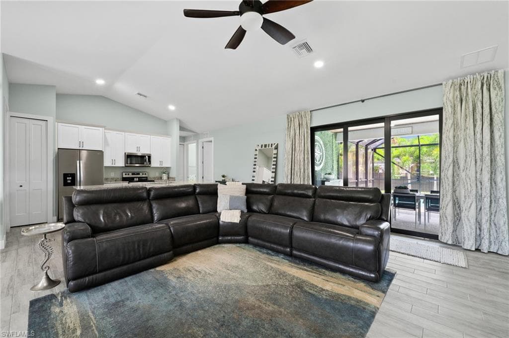 4657 Key Largo Ln, Bonita Springs, FL 34134-5
