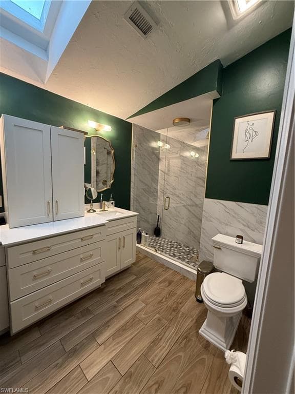 5030 Eclipse Ct, Naples, FL 34104-17