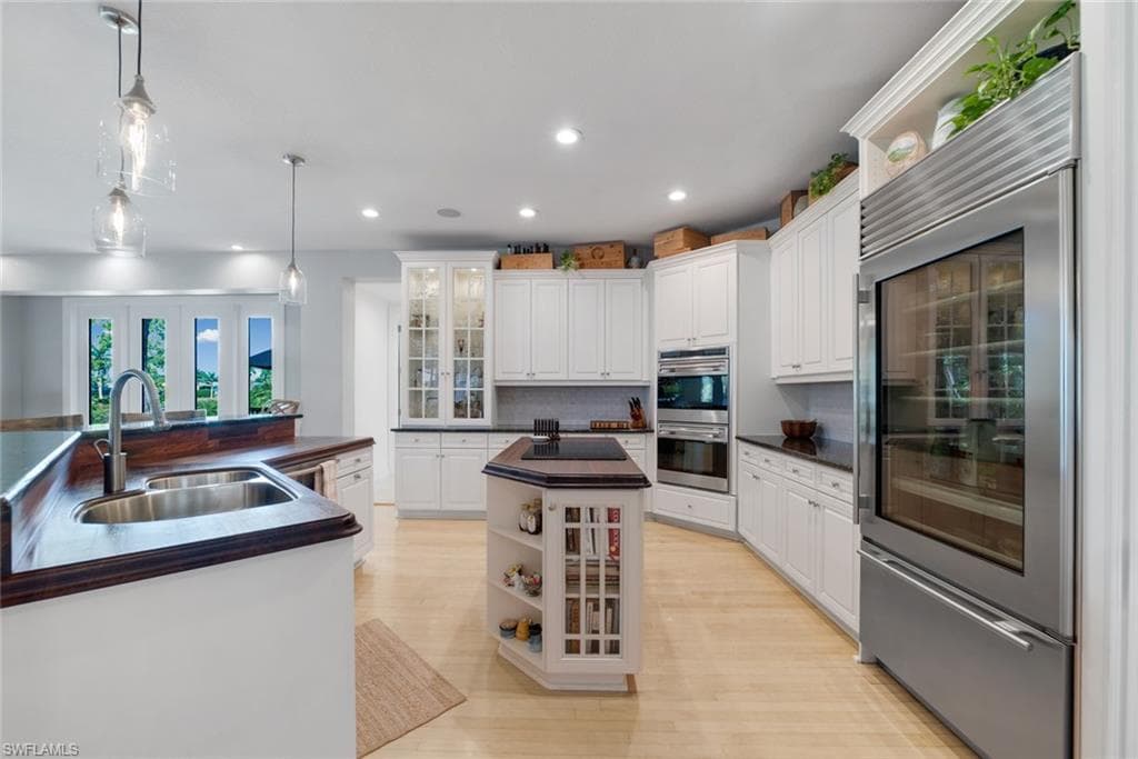 12901 Pond Apple Dr E, Naples, FL 34119-8