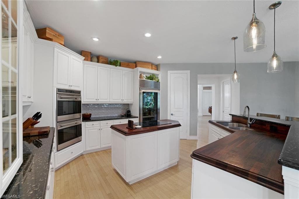 12901 Pond Apple Dr E, Naples, FL 34119-9