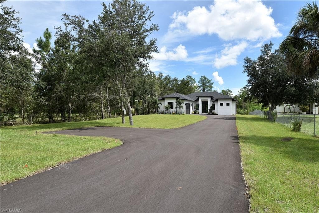 432 16 St SE, Naples, FL 34117-2