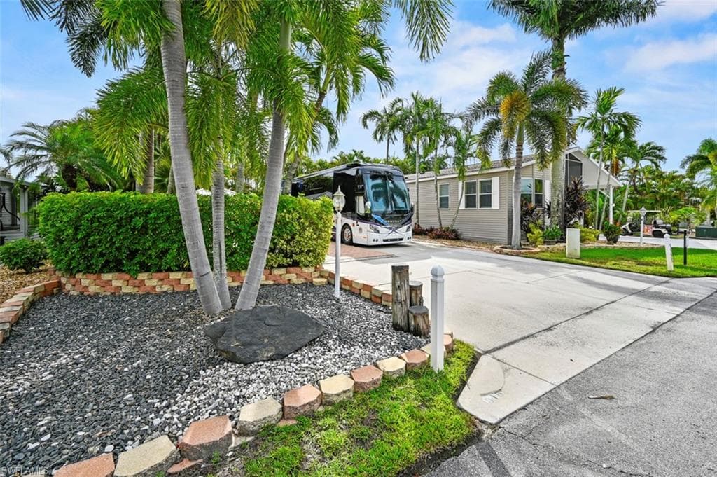 5551 Brightwood Dr, Fort Myers, FL 33905-11