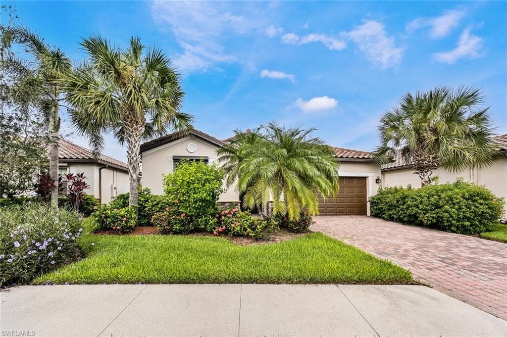 3738 Treasure Cove Cir, Naples, FL 34114-1