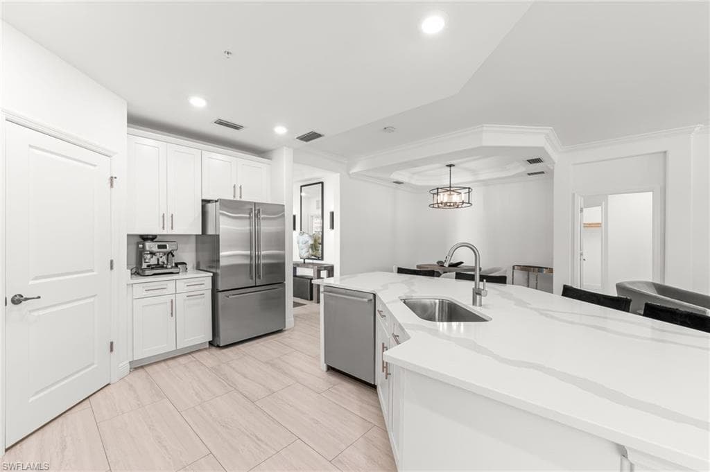 16348 Viansa Way 102, Naples, FL 34110-8