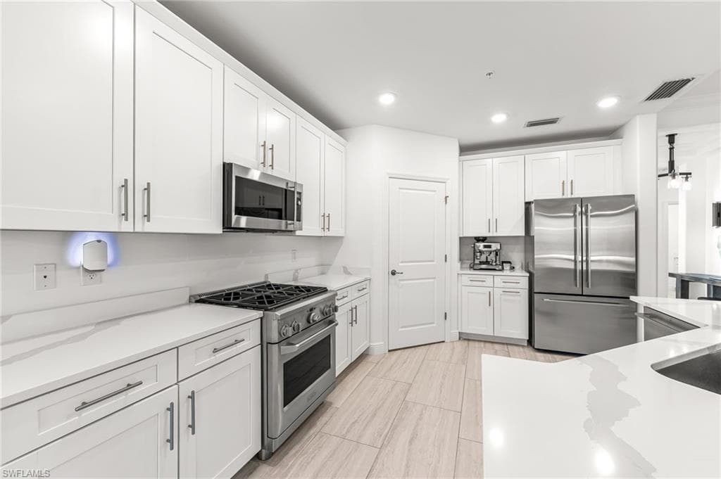 16348 Viansa Way 102, Naples, FL 34110-9