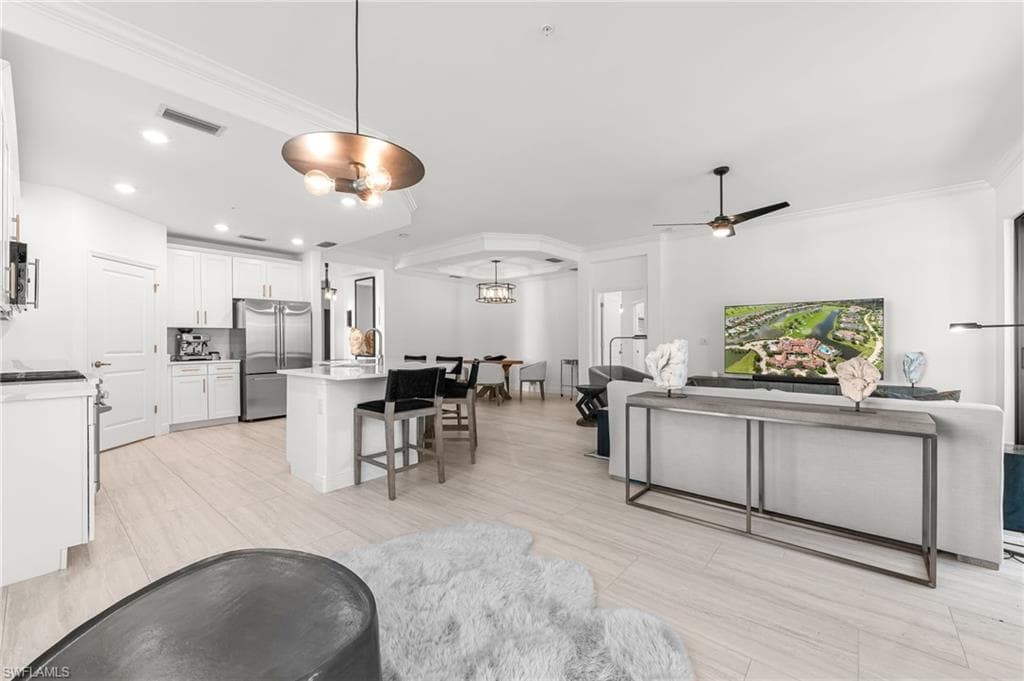 16348 Viansa Way 102, Naples, FL 34110-12