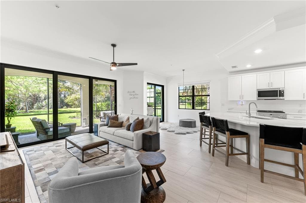 16348 Viansa Way 102, Naples, FL 34110-16