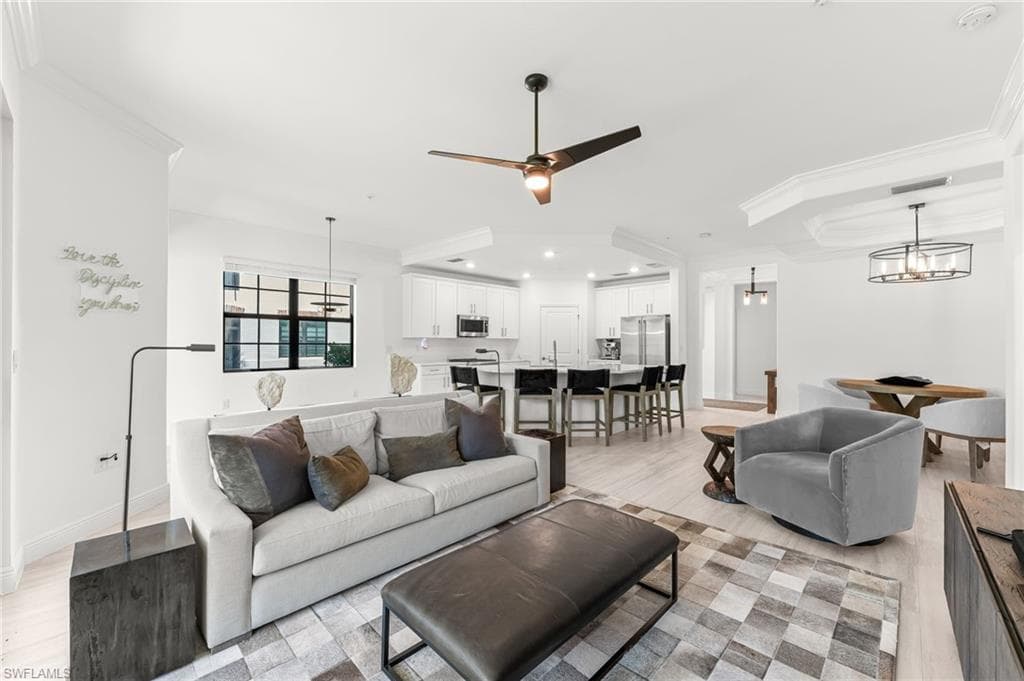 16348 Viansa Way 102, Naples, FL 34110-17