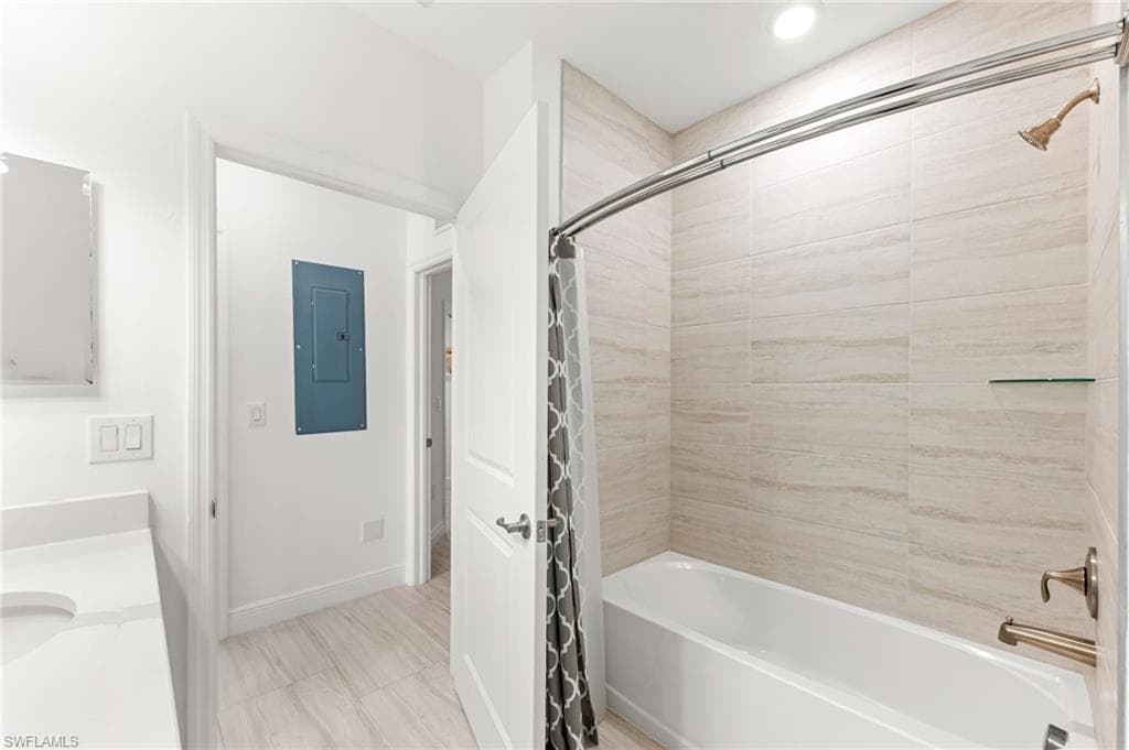 16348 Viansa Way 102, Naples, FL 34110-29