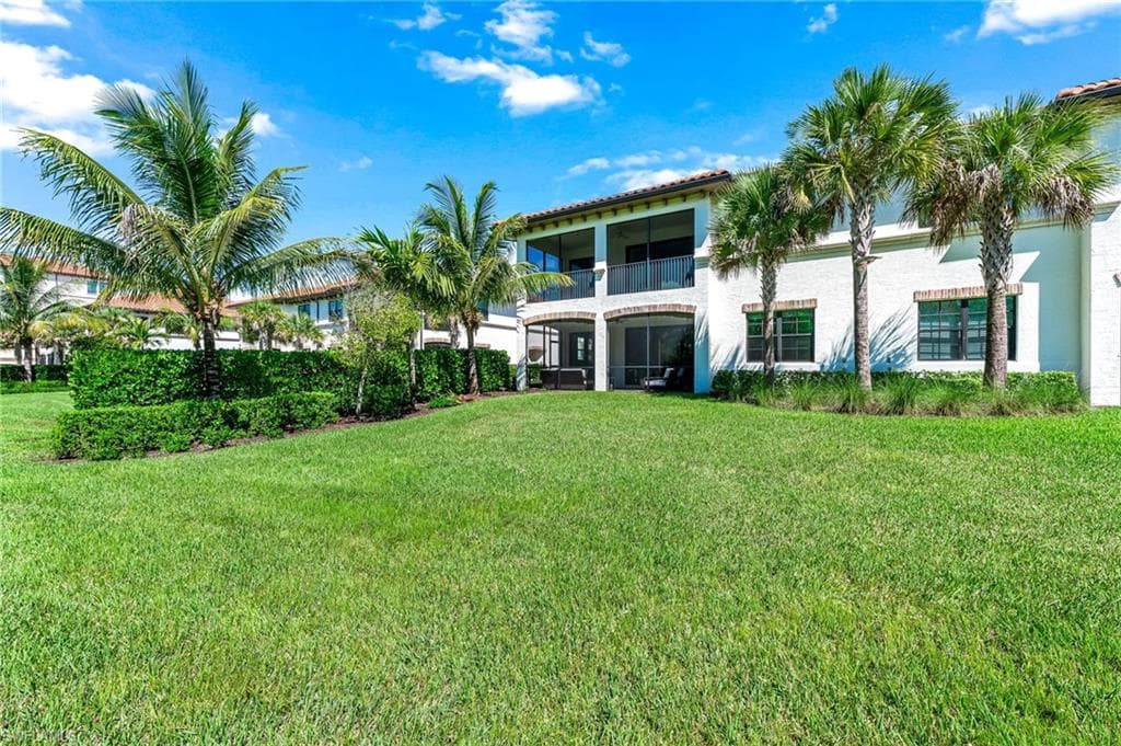 16348 Viansa Way 102, Naples, FL 34110-34