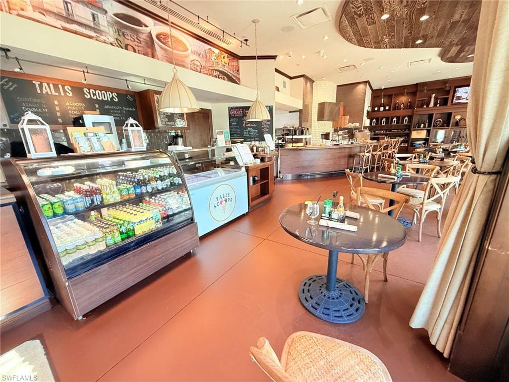 16348 Viansa Way 102, Naples, FL 34110-45