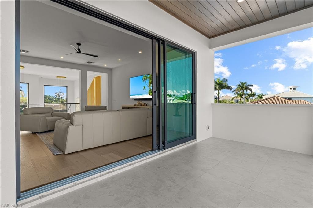 921 Giralda Ct, Marco Island, FL 34145-16
