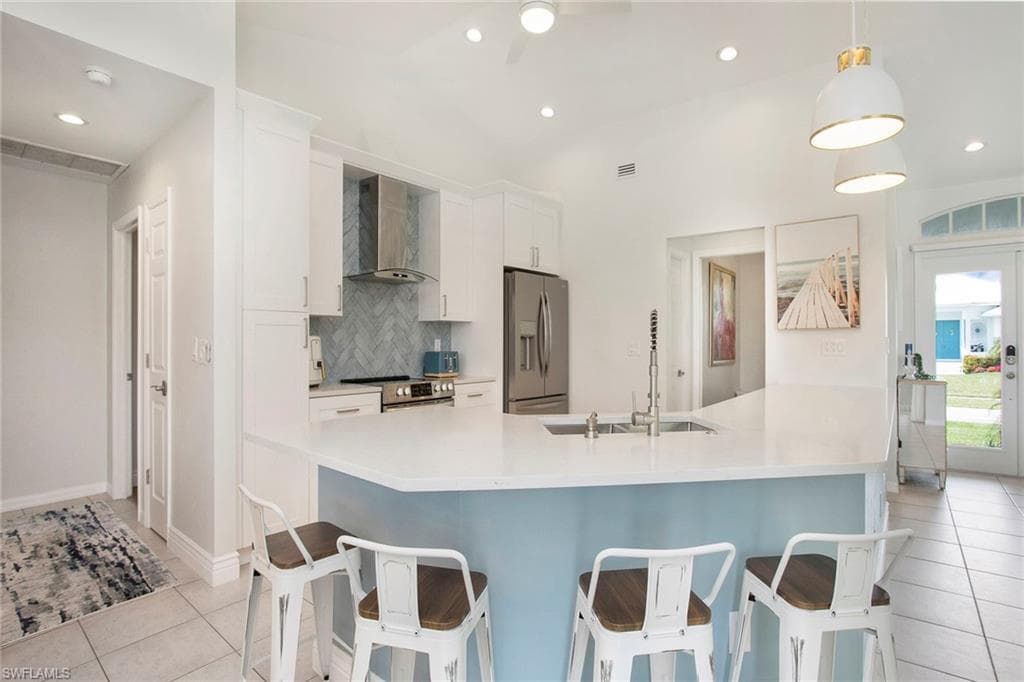 129 Leeward Ct, Marco Island, FL 34145-15