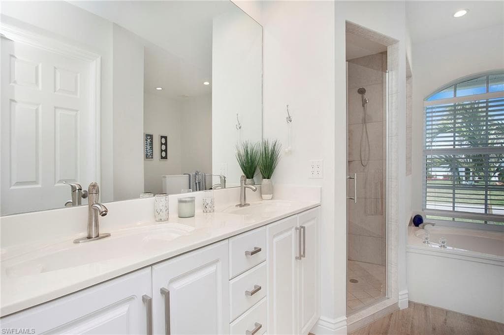 129 Leeward Ct, Marco Island, FL 34145-21