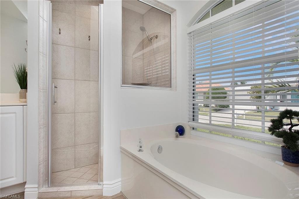 129 Leeward Ct, Marco Island, FL 34145-23