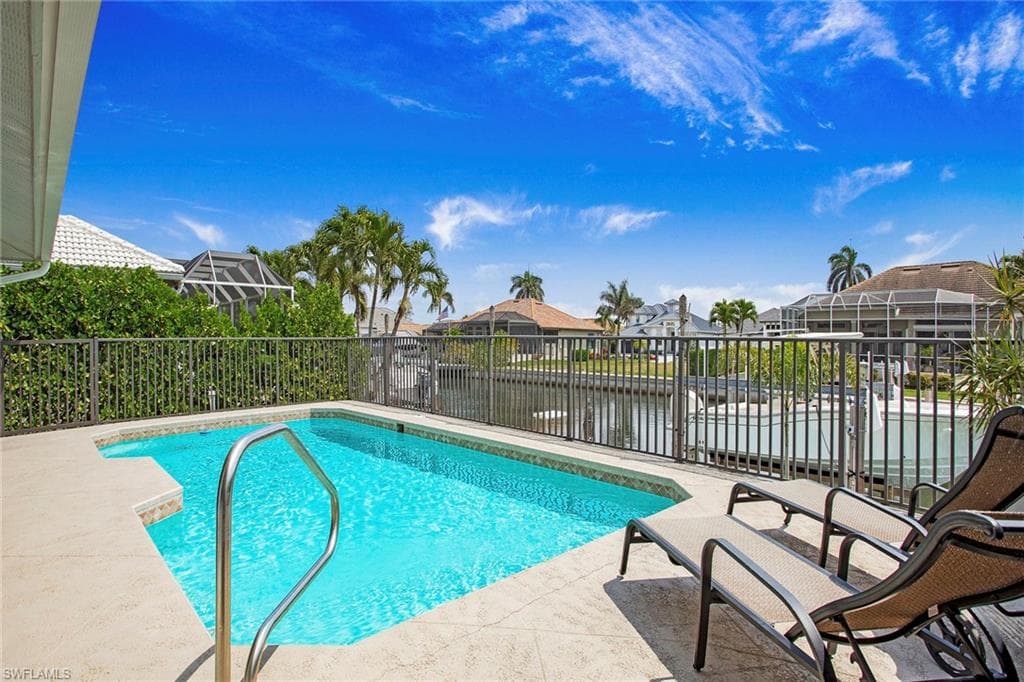 129 Leeward Ct, Marco Island, FL 34145-32