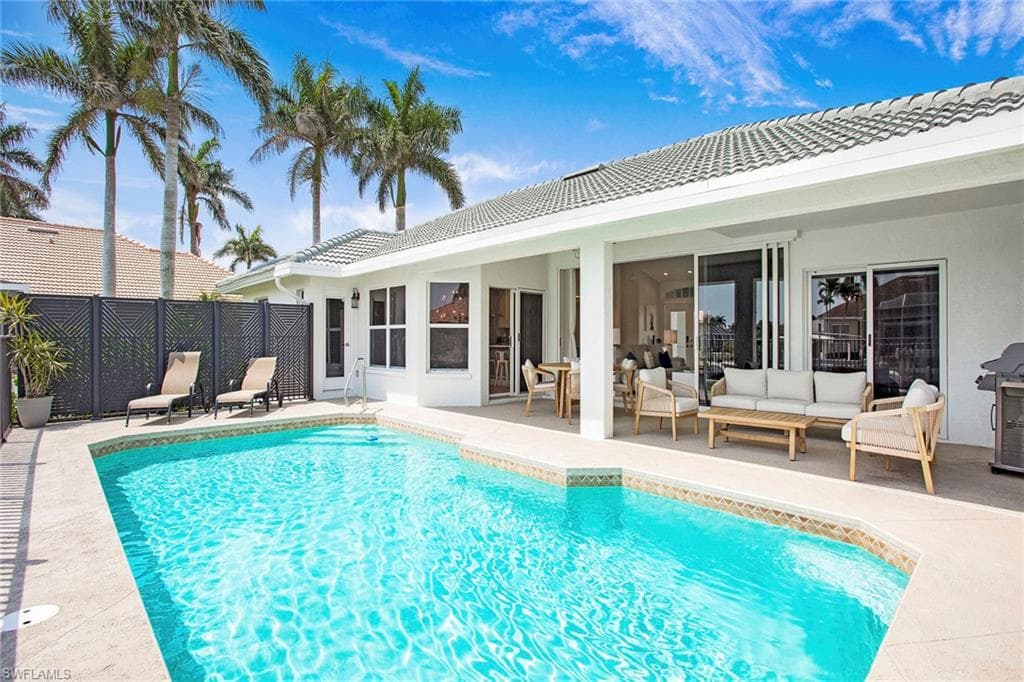 129 Leeward Ct, Marco Island, FL 34145-34