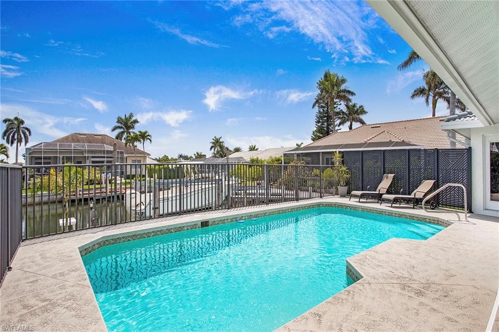 129 Leeward Ct, Marco Island, FL 34145-35