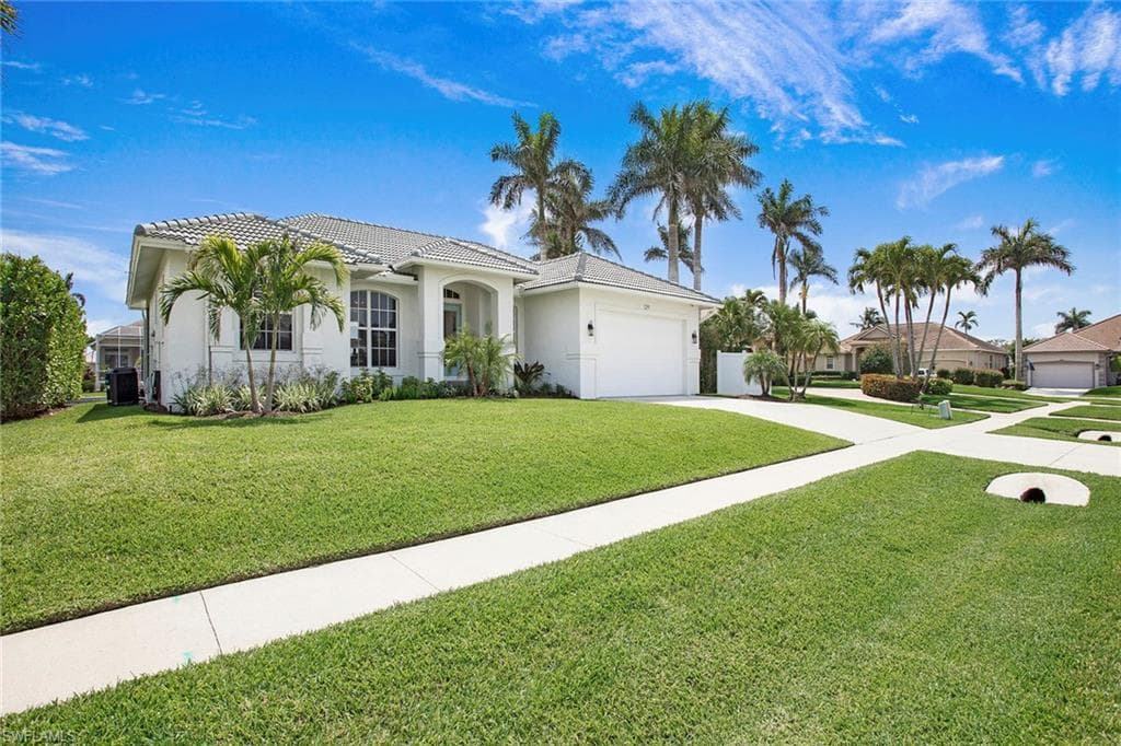 129 Leeward Ct, Marco Island, FL 34145-4