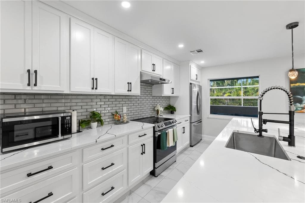 5211 Pocatella Ct, Cape Coral, FL 33904-6