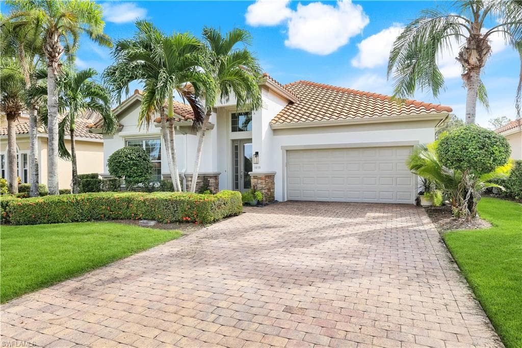 9090 Limestone Ln, Naples, FL 34120-3