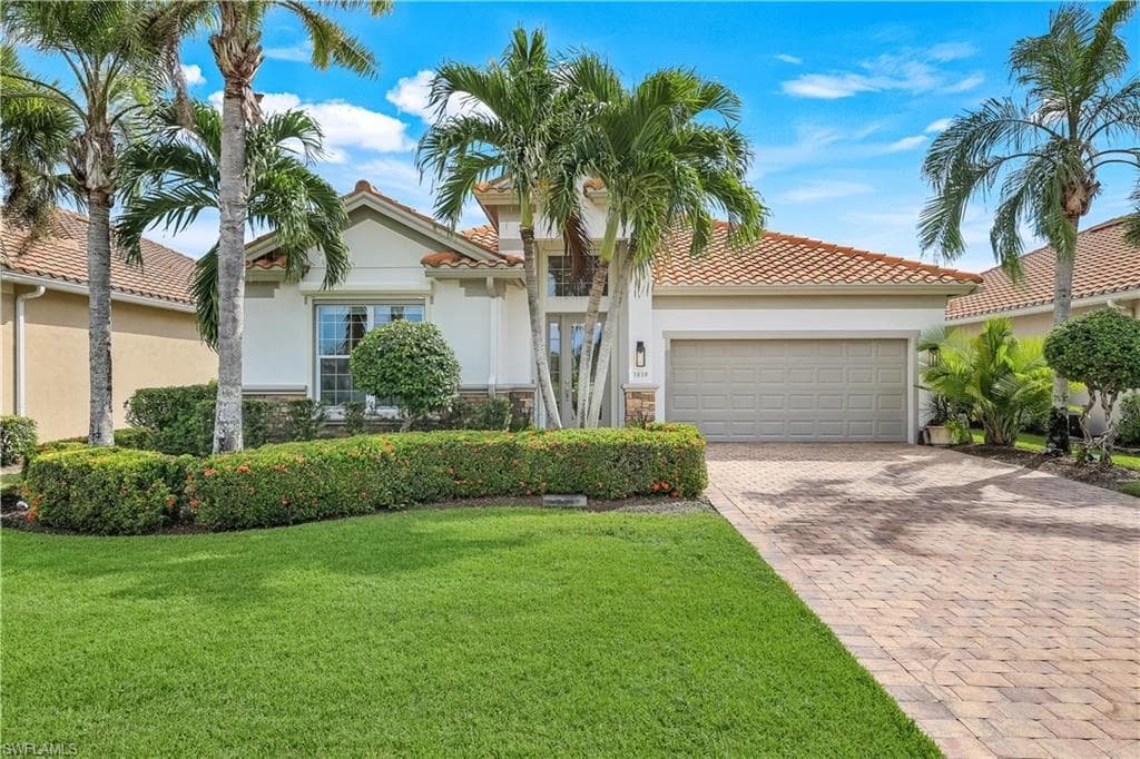 9090 Limestone Ln, Naples, FL 34120-4