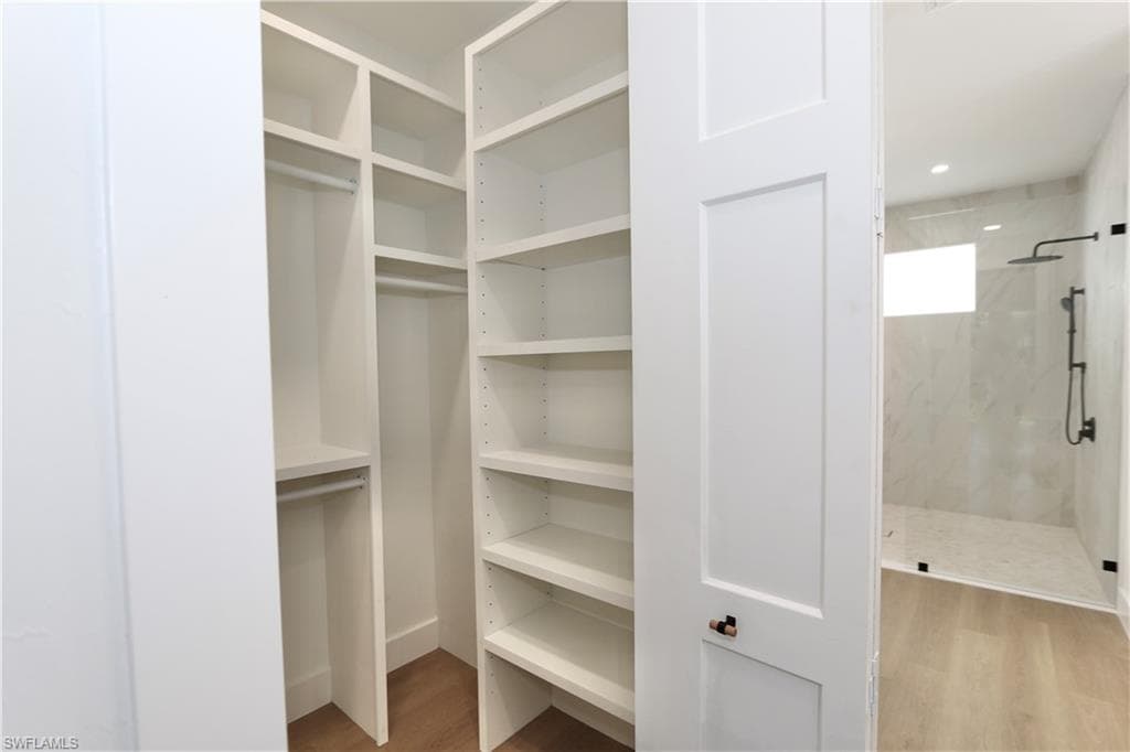 539 37th Ave NW, Naples, FL 34120-22