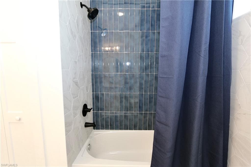 539 37th Ave NW, Naples, FL 34120-29
