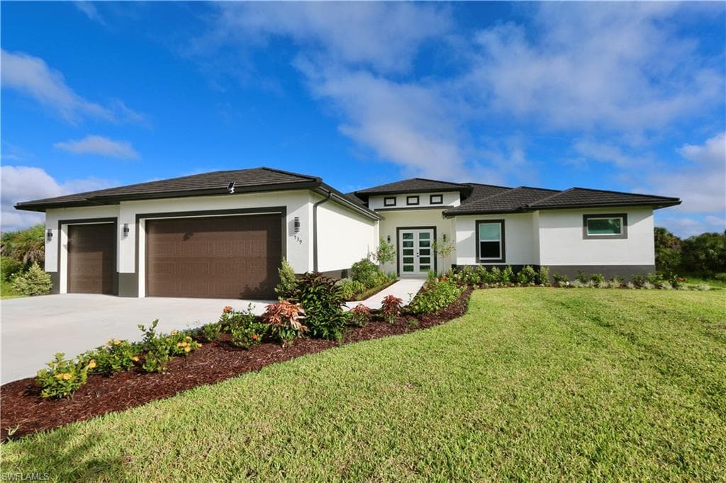 539 37th Ave NW, Naples, FL 34120-38