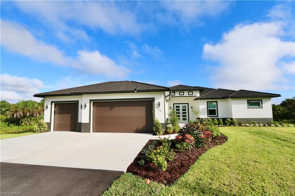 539 37th Ave NW, Naples, FL 34120-39