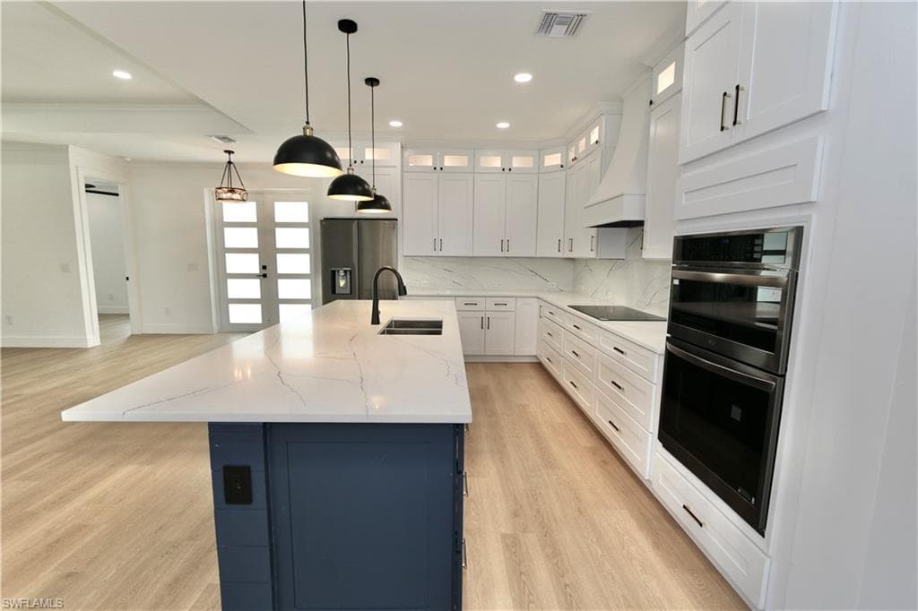 539 37th Ave NW, Naples, FL 34120-7
