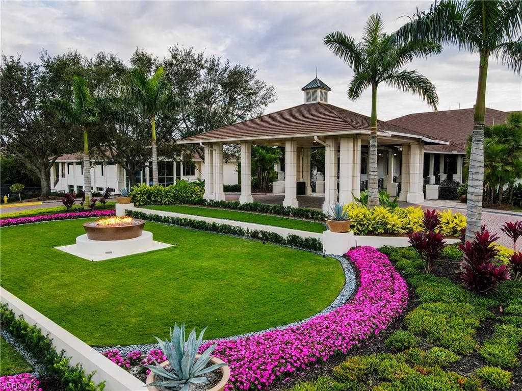 4637 Idylwood Ln, Naples, FL 34119-24