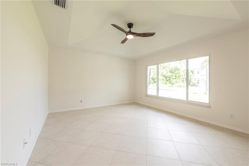 670 103rd Ave N, Naples, FL 34108-3219-3