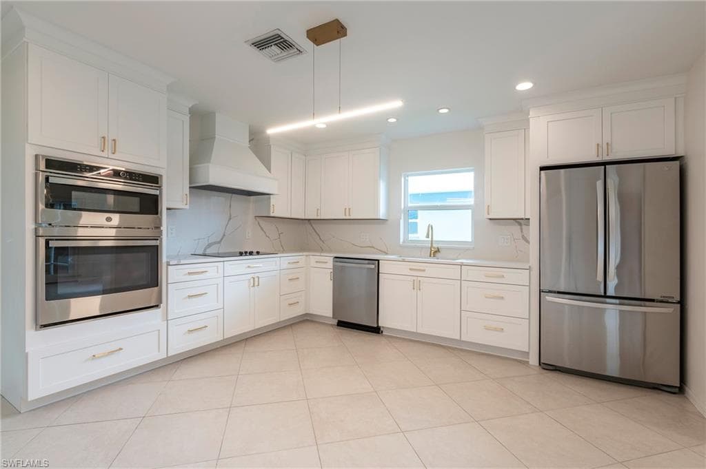 670 103rd Ave N, Naples, FL 34108-3219-6