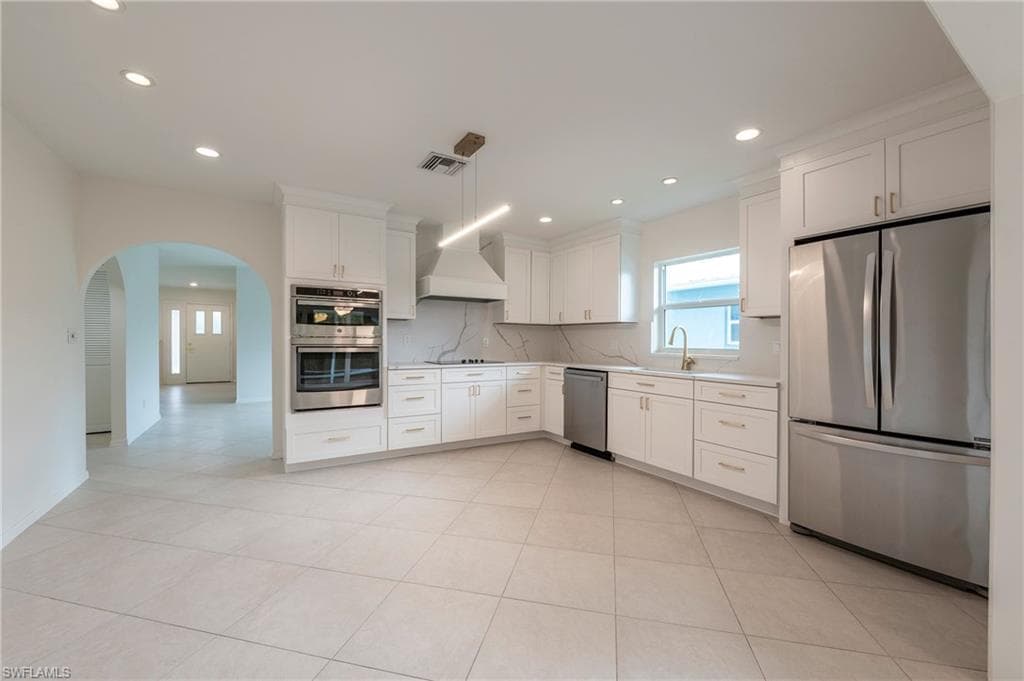 670 103rd Ave N, Naples, FL 34108-3219-7